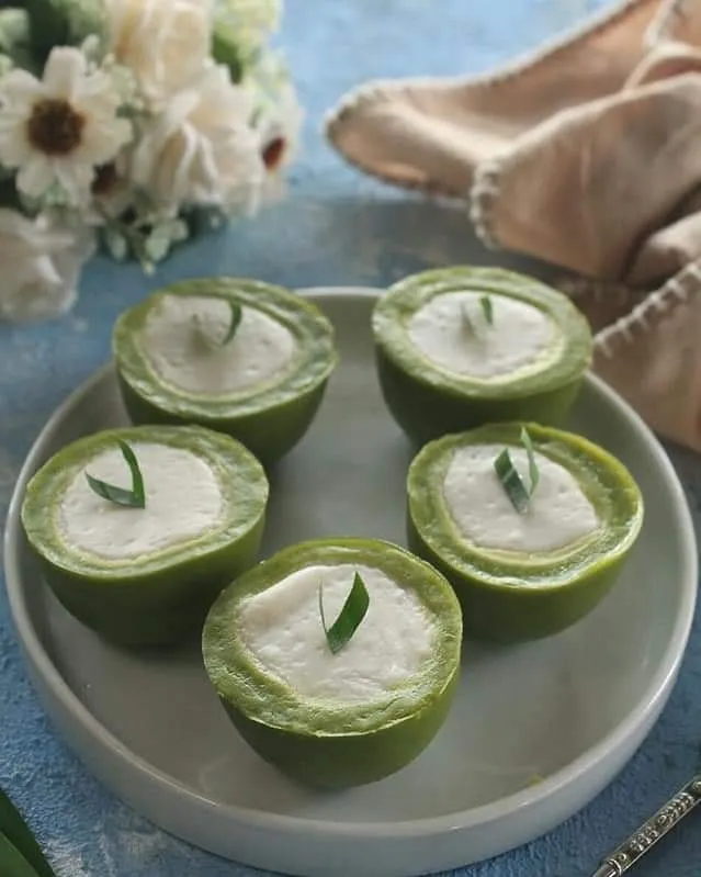 Kue cantik manis pandan dengan isian lembut
