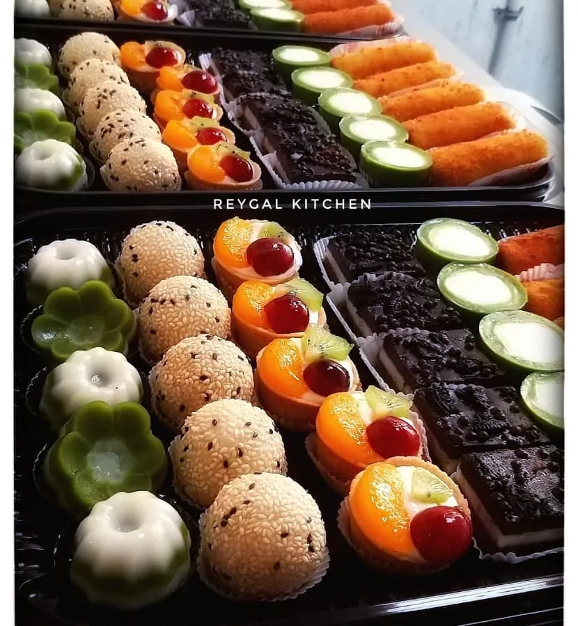 Nampan aneka jajanan tradisional