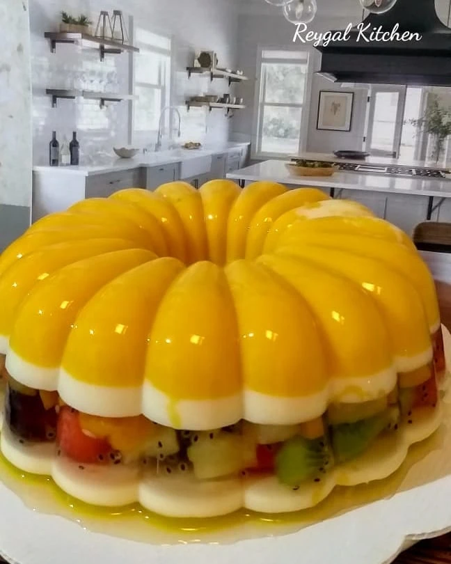Puding lapis buah